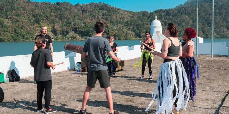 Entre a Mata e o Mar: Grupo Municipal de Artes Cênicas apresenta encenação sobre cultura caiçara em Bertioga