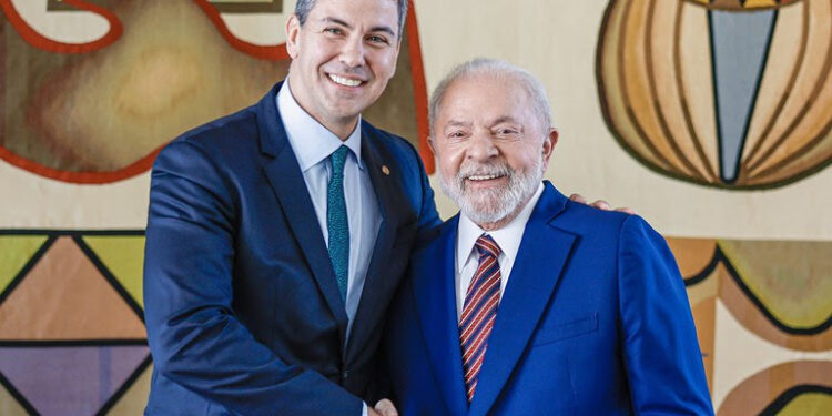 Lula participa da posse do presidente do Paraguai nesta terça (15/8), em Assunção