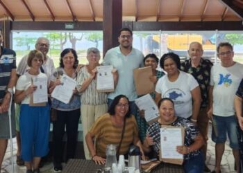 Artesãos da Praça Diógenes Ribeiro de Lima são contemplados com alvarás de funcionamento