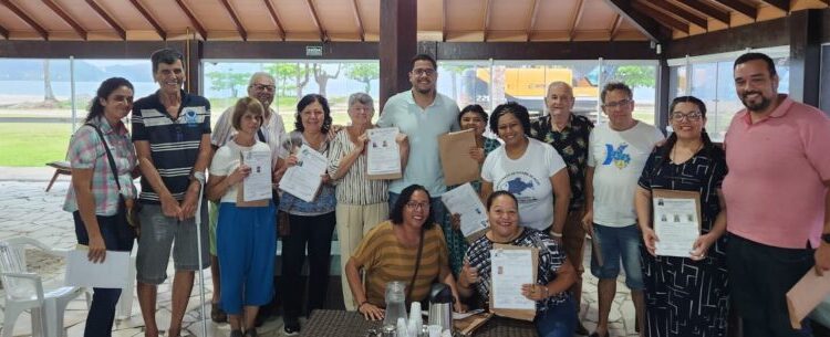 Artesãos da Praça Diógenes Ribeiro de Lima são contemplados com alvarás de funcionamento
