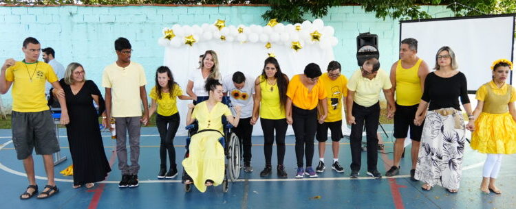 Usuários da APAE se apresentam em escolas estaduais e no IFSP de Caraguatatuba na programação do “Setembro Verde”