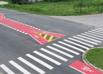 Prefeitura de Caraguatatuba demarca ciclofaixa no Pontal Santamarina e sinalização na Ponte Seca