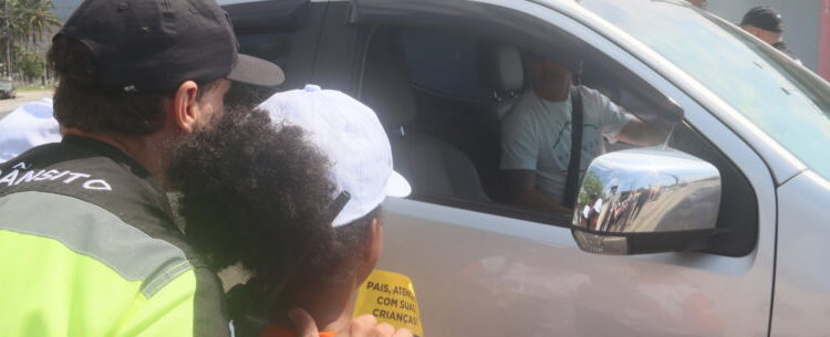 Blitz Educativa leva conhecimento das regras de trânsito para alunos da rede municipal