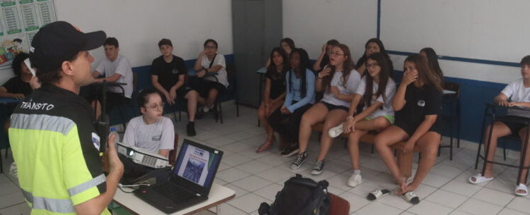 Programa Trânsito Legal fecha Semana Nacional de Trânsito com palestra em escola