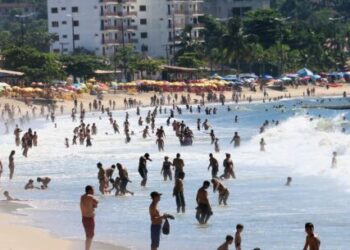 Final de semana de calor intenso deve movimentar Caraguatatuba e a rede hoteleira