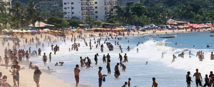 Final de semana de calor intenso deve movimentar Caraguatatuba e a rede hoteleira