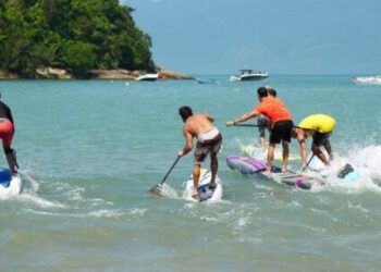 Aloha Spirit Caraguatatuba é sucesso na Praia da Cocanha e conta com presença de atleta internacional