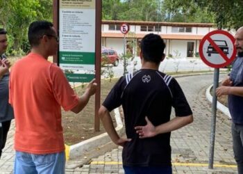 Aula de Libras promove inclusão no Parque Natural do Juqueriquerê