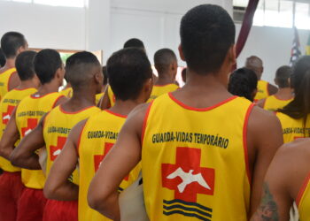 Bertioga abre inscrições para processo seletivo de salva-vidas temporários