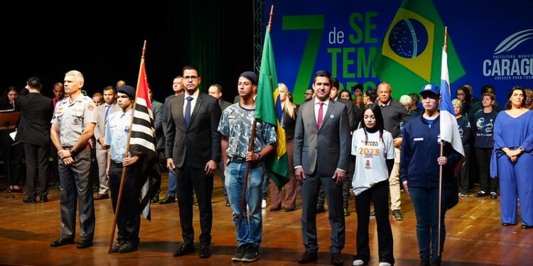  Vereadores prestigiam solenidade de 7 de Setembro no Teatro Mario Covas   