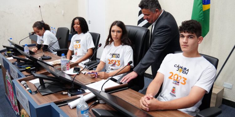 Câmara Jovem 2023: Eleitos jovens vereadores para a Mesa Diretora neste segundo semestre