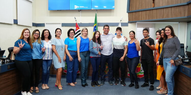 Aprovado projeto de lei que autoriza implantação de sinal luminoso nas unidades escolares de Caraguatatuba