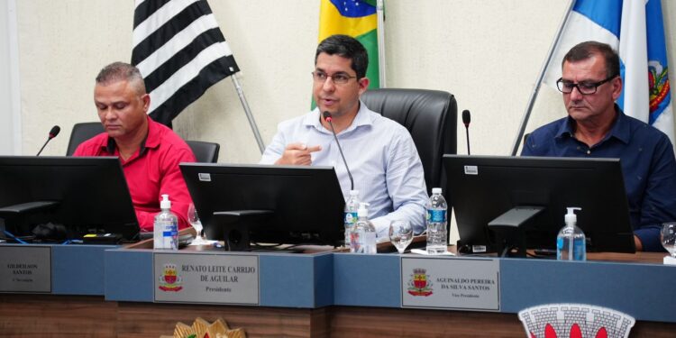 Vereador Dé Construtor concede título de cidadã caraguatatubense a Deputada Federal Renata Abreu