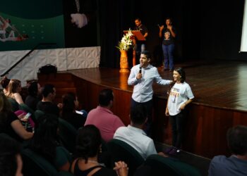 Vereadores participam da 1ª Conferência Municipal da Juventude em Caraguatatuba