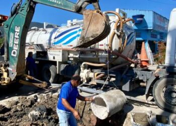 Prefeitura faz reparos em tubulação em avenida do Porto Novo para conter erosão