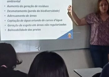 Alunos de colégio assistem palestra sobre projetos ambientais de Caraguatatuba