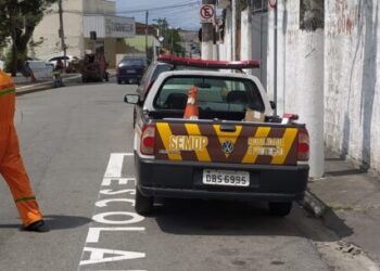 Prefeitura revitaliza sinalização de trânsito em vias do Tinga, Perequê-Mirim e Cidade Jardim