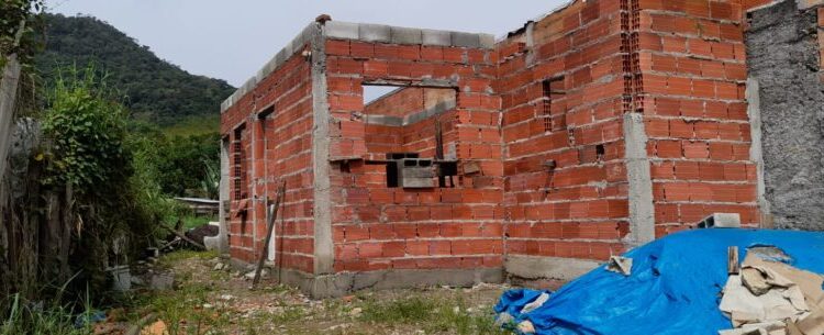 Ação conjunta identifica seis obras irregulares em área de risco no Jardim Santa Rosa