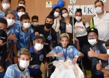 Adolescente se recupera na UTI do Hospital Regional e recebe apoio de amigos do futebol