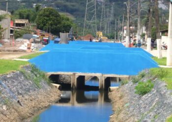Prefeitura executa obras na Rua Alta Tensão para melhorar drenagem na parte baixa do Perequê-Mirim