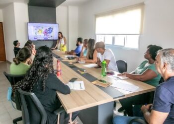 Gestores da rede municipal de São Sebastião participam da formação de implementação do Sistema SESI de Ensino