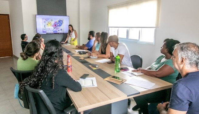 Gestores da rede municipal de São Sebastião participam da formação de implementação do Sistema SESI de Ensino