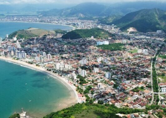 Caraguatatuba cria 1.094 empregos formais em agosto impulsionado pelo setor de comércios