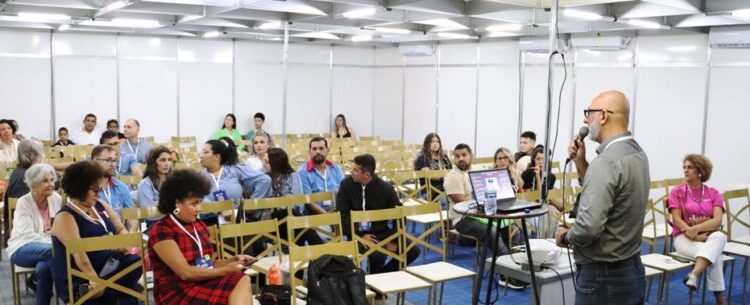 Palestras do 5º Empreenda Caraguatatuba abordam soft skills e dicas de atendimento