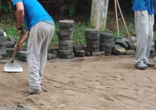 Prefeitura trabalha no nivelamento e reassentamento de bloquetes em ruas da cidade