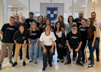 UNIVERSITÁRIOS DE MEDICINA DA UNITAU DO CAMPUS CARAGUATATUBA FAZEM MUTIRÃO PARA DOAÇÃO DE SANGUE