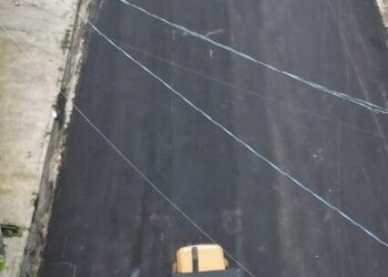 Prefeitura inicia pavimentação asfáltica em uma das principais vias do Golfinhos