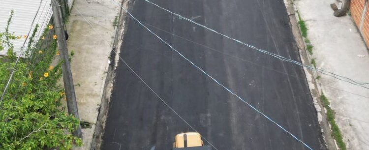 Prefeitura inicia pavimentação asfáltica em uma das principais vias do Golfinhos