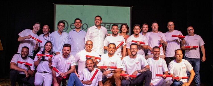 Parceria entre Prefeitura, EDP e SENAI forma 16 eletricistas de redes de distribuição de energia