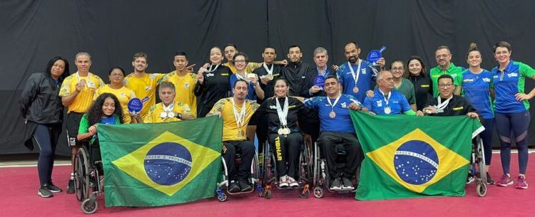 Técnica de Caraguá integra equipe dos 17 medalhistas brasileiros da Copa Tango de Tênis de Mesa