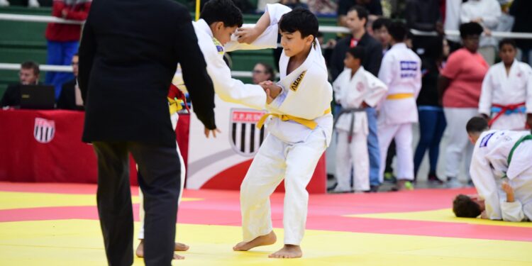 Judoca de Bertioga se classifica para o Meeting Sul Brasileiro