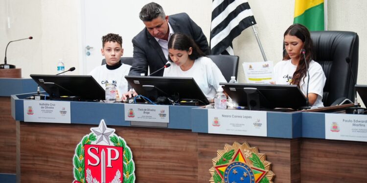 Programa Câmara Jovem: 5ª sessão ordinária aprova moção de congratulação pelo Dia Nacional do Surdo