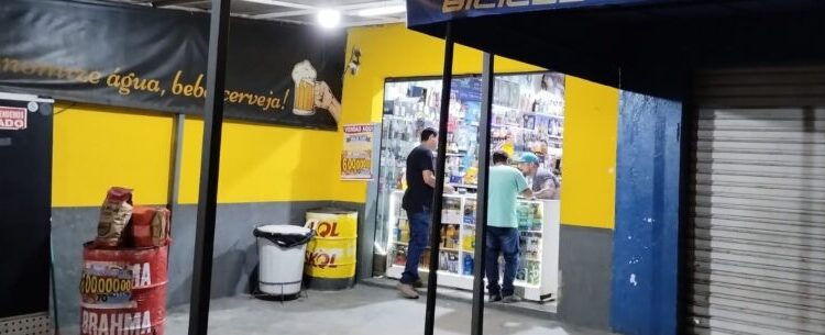 Prefeitura de Caraguatatuba fiscaliza e interdita duas adegas no final de semana