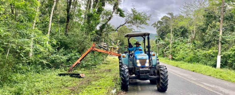Prefeitura promove limpeza de vala no Pegorelli e diversos serviços em toda Região Sul