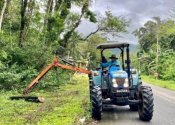 Prefeitura promove limpeza de vala no Pegorelli e diversos serviços em toda Região Sul