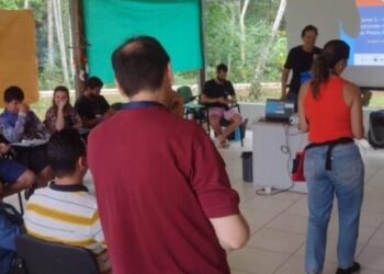 Pescadores de Caraguatatuba participam de capacitação no Parque Juqueriquerê