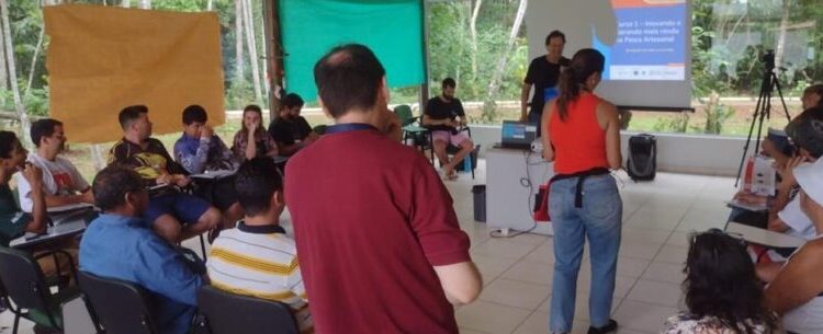 Pescadores de Caraguatatuba participam de capacitação no Parque Juqueriquerê