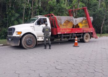 Operação Caçamba visa coibir descarte irregular de resíduos da construção civil em Bertioga