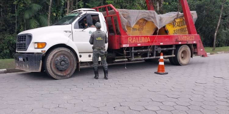 Operação Caçamba visa coibir descarte irregular de resíduos da construção civil em Bertioga