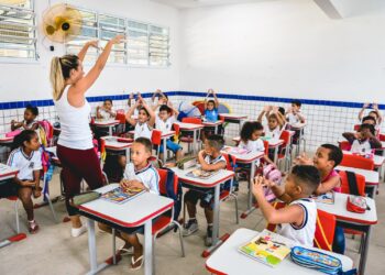 Edital de concurso público com mais de 30 vagas para área da educação é divulgado pela prefeitura de Bertioga
