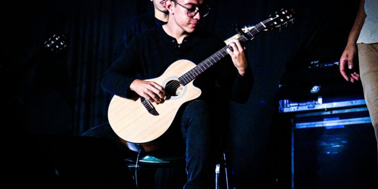 Alunos de violão da prefeitura de Bertioga vão à capital para participar de concurso musical