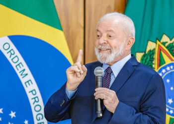 Presidente faz balanço de ações federais em conversa com jornalistas