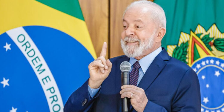 Presidente faz balanço de ações federais em conversa com jornalistas