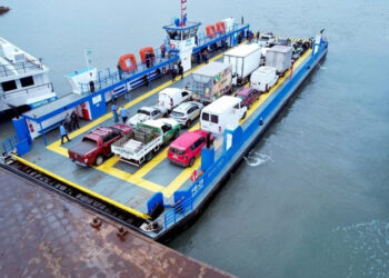  Novo regime para caminhões na Travessia São Sebastião-Ilhabela, iniciado nesta segunda-feira, restringe transporte de carga em veículos pesados durante o dia