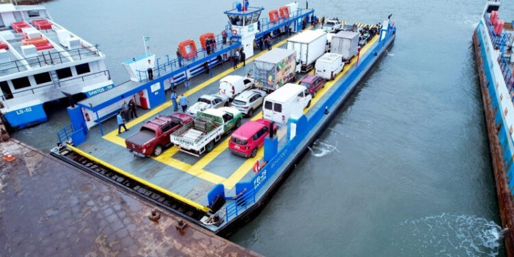  Novo regime para caminhões na Travessia São Sebastião-Ilhabela, iniciado nesta segunda-feira, restringe transporte de carga em veículos pesados durante o dia