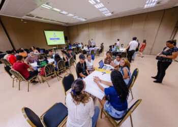 Alunos de escola pública vencem Hackathon com jogo de tabuleiro que combate a desinformação sobre vacinação